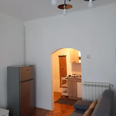 Lola Βελιγράδι